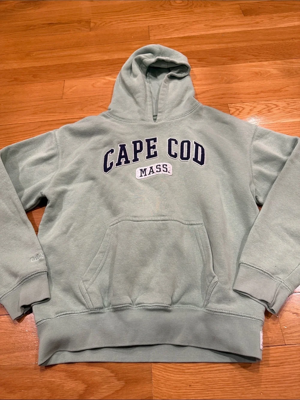Cuffy’S kids cape cod hoodie size medium (10-12).